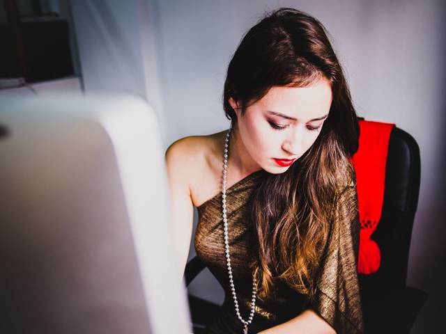 The founder of Gnossem talks about advocating independent fashion labels through her innovative e-commerce platform