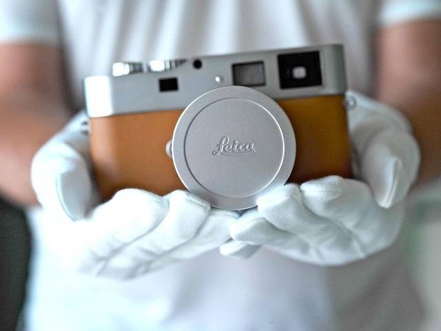 Created in tribute to the former president of Hermès who passed away in May 2010, the camera is third in a line of premium special editions of the Leica M-System to be created in collaboration with the renowned Parisian house