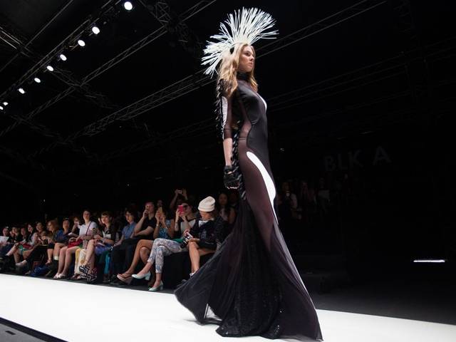 LION EARL, a womenswear label founded in Singapore, draws out the futuristic machinations of TRON in its genre-defying fashion designs showcased during Audi Fashion Festival