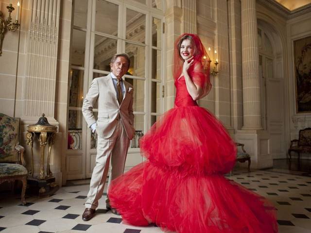 This exhibition showcases over 130 pieces of Valentino Clemente Ludovico Garavani's exquisite haute couture designs, including dresses from the catwalks to the red carpet