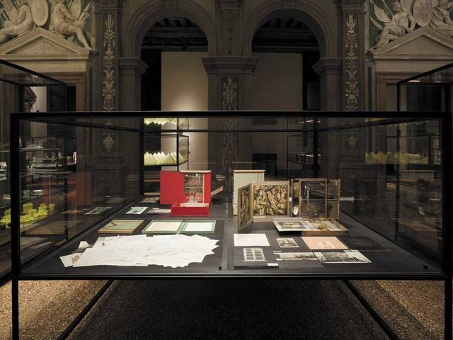 Covering the period from 1901 to 1964, the exhibition documents with over 600 editions, the transformation of the ida of uniqueness in art and its perception