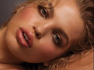 The new make-up collection includes bronzers, highlighters, and skincare as well as a new Private Blend fragrance