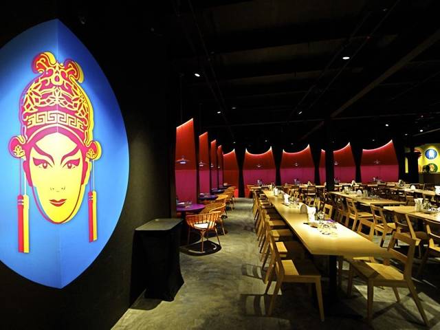 MAD, inspired by the alter ego of Singapore’s much celebrated performer, composer and playwright, Dick Lee,  puts a new spin on the concept of dining.