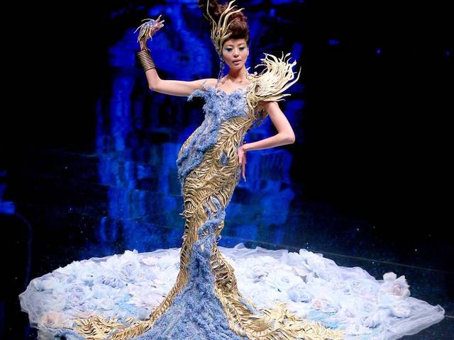 Guo Pei celebrates her atelier's 15th year with her latest mythology inspired "Legend Of The Dragon" (龙的故事) show 
