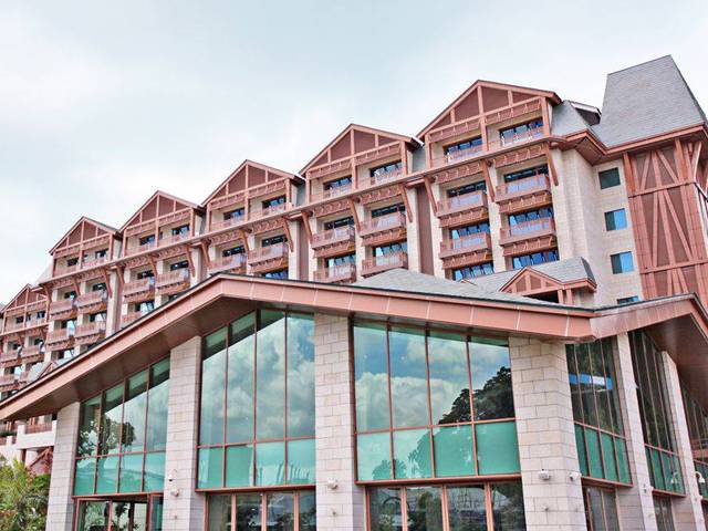 Flanked by the waterfront and a lush tropical forest, Equarius Hotel and Beach Villas at Resorts World Sentosa raise the bar in resort-style getaways