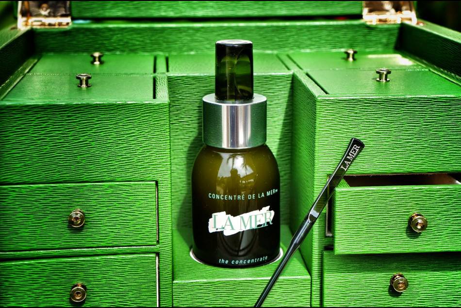 LA MER has collaborated with the cult British luxury accessories brand to create a bespoke leather vanity limited to only 39 pieces worldwide