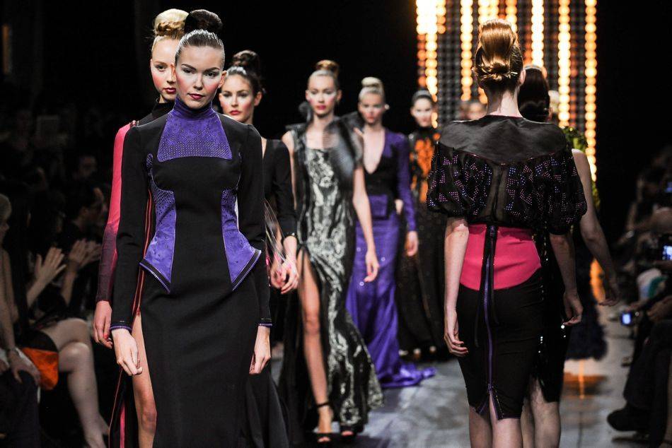 Discover Julien Fournié's fashion interpretation of the fantasy world of superheroes and their powers in a show entitled "Première Déclaration"