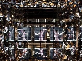 "Glass is a language of art and science" is the central theme behind the Shanghai Museum of Glass