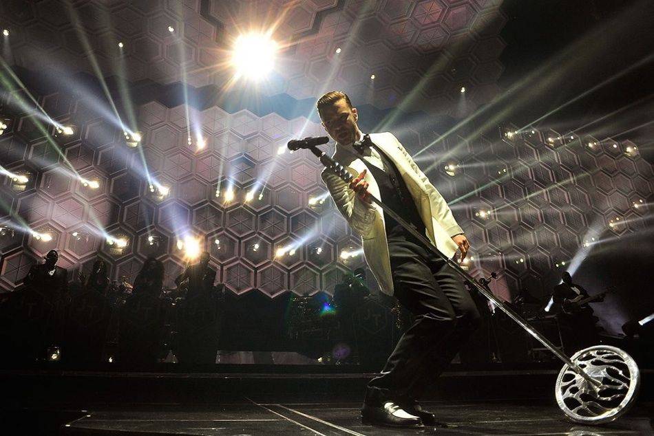 The singer from Tennessee The singer from Tennessee and the designer from Texas have been collaborating since 2011, culminating in the design of a 600-piece ensemble for Timberlake's tour designer from Texas have been collaborating since 2011, culminating in the design of a 600-piece ensemble for the tour