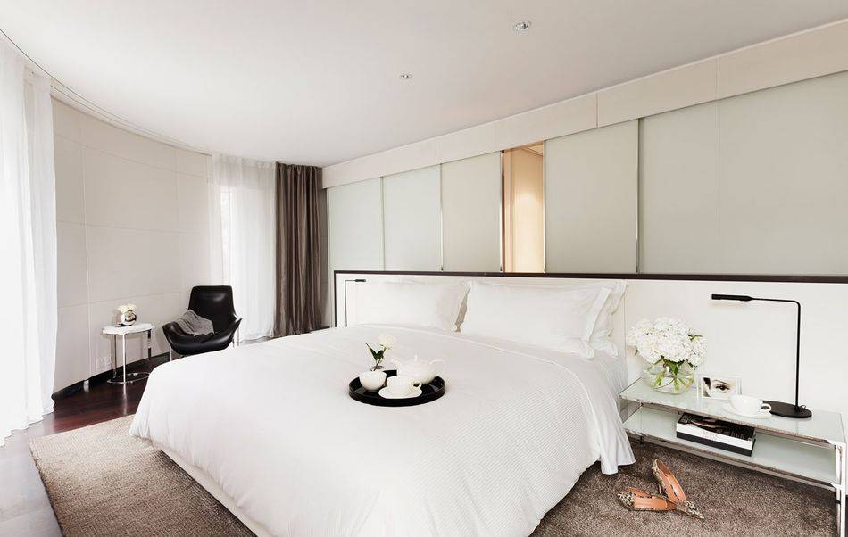 The hotel designed by Foster + Partners won ‘Best Opening of the Year (New Build)’, ‘Best Hotel Suite’ for their Suite ME, and ‘Best Hotel of the Year’ at The 2013 European Hospitality Awards