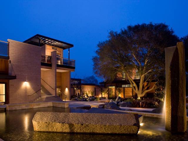A view of the courtyard of the Bardessono
