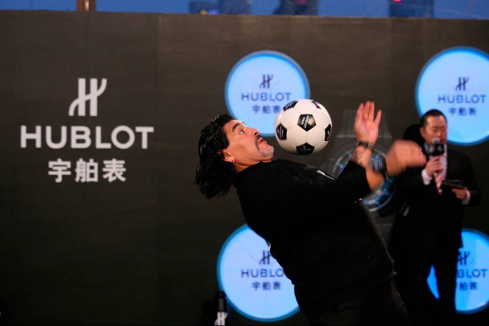 Joining forces with Maradona, Hublot donates to support the Children aid program in China 