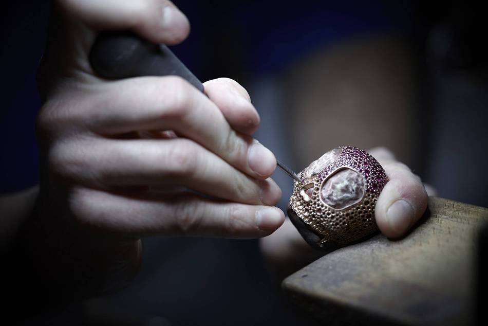 An exclusive bespoke art object that takes the best of both worlds and admirably showcases the manufacture's dual expertise