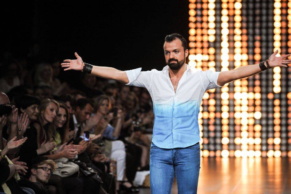 Discover Julien Fournié's fashion interpretation of the fantasy world of superheroes and their powers in a show entitled "Première Déclaration"