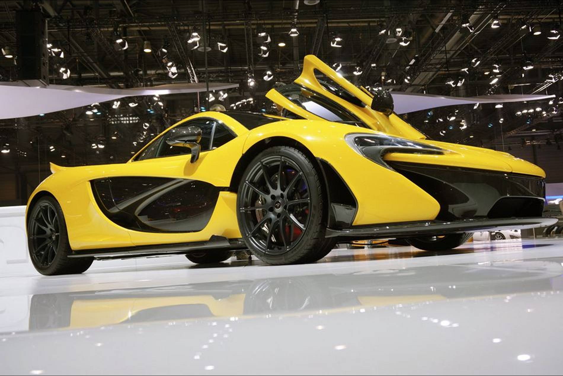 McLaren P1 Aims to be Best Driver's Car in the World | SENATUS