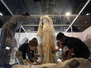 The National Museum of Singapore presents a superb collection of wedding dresses from the Victoria and Albert Museum in London for the very first time