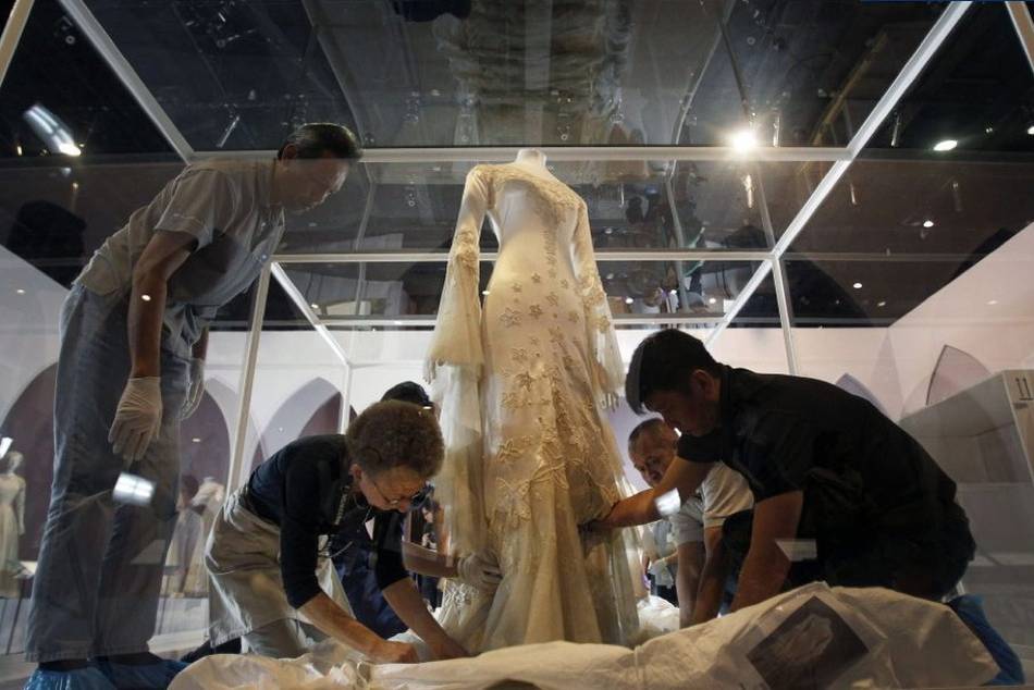 The National Museum of Singapore presents a superb collection of wedding dresses from the Victoria and Albert Museum in London for the very first time