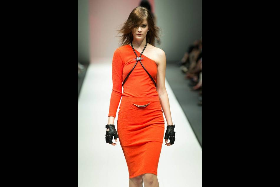 LION EARL, a womenswear label founded in Singapore, draws out the futuristic machinations of TRON in its genre-defying fashion designs showcased during Audi Fashion Festival